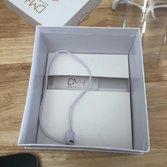 DMH Aesthetics Light Shield LED Mask - Picture 8 of 8